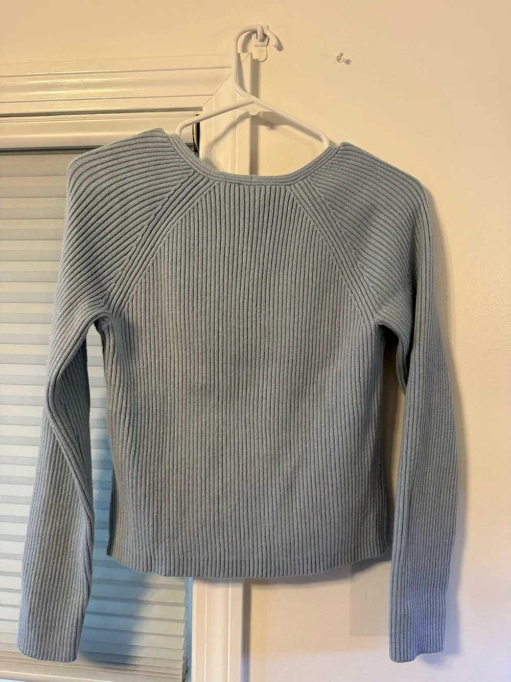 Abercrombie & Fitch Light Blue Ribbed V-Neck Sweater - Picture 3 of 8